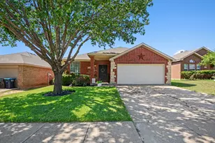 4932 Spur Ridge Ct, Fort Worth, TX 76244 - Photo 4