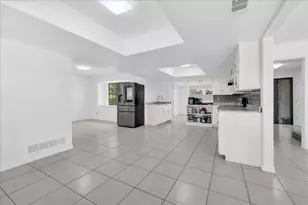 392 Creekwood Dr, Lancaster, TX 75146 - Photo 12