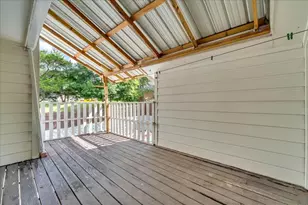 392 Creekwood Dr, Lancaster, TX 75146 - Photo 30