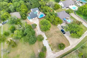 392 Creekwood Dr, Lancaster, TX 75146 - Photo 34
