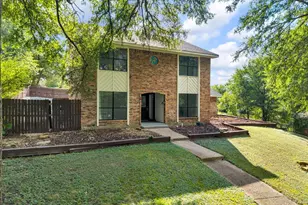 392 Creekwood Dr, Lancaster, TX 75146 - Photo 6