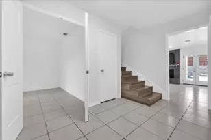 392 Creekwood Dr, Lancaster, TX 75146 - Photo 10