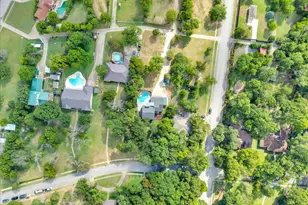 392 Creekwood Dr, Lancaster, TX 75146 - Photo 40