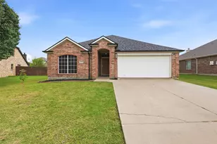 1002 Zachary Dr, Arlington, TX 76002 - Photo 1
