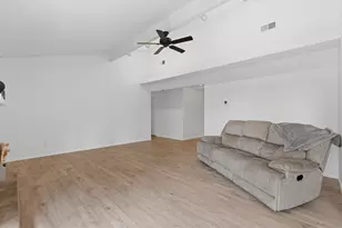 1024 Mountview Dr, Carrollton, TX 75006 - Photo 4
