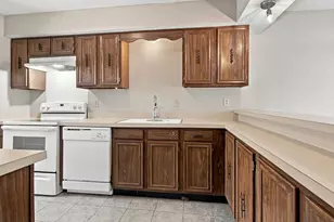 1725 E Grauwyler Rd, Irving, TX 75061 - Photo 10