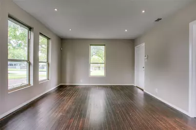 818 E Woodin Boulevard, Dallas, TX 75216 - Photo 8