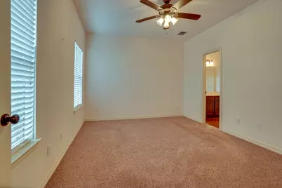 617 E Worth Street, Grapevine, TX 76051 - Photo 14