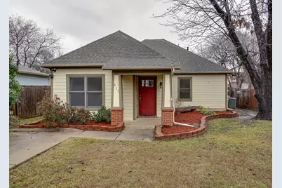617 E Worth Street, Grapevine, TX 76051 - Photo 2