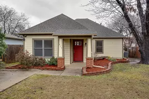 617 E Worth St, Grapevine, TX 76051 - Photo 2