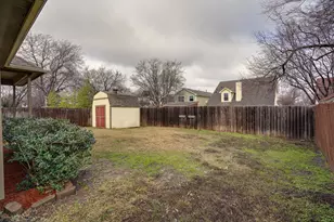 617 E Worth St, Grapevine, TX 76051 - Photo 20