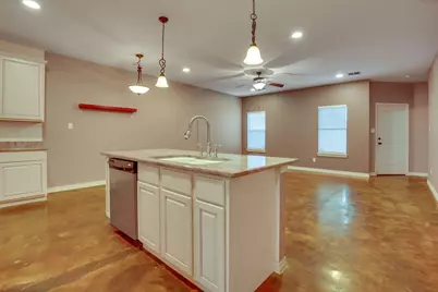 617 E Worth Street, Grapevine, TX 76051 - Photo 8
