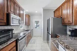 676 S Charles St, Lewisville, TX 75057 - Photo 12