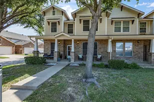 676 S Charles St, Lewisville, TX 75057 - Photo 2