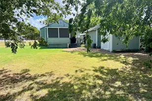 407 Baylor St, Nocona, TX 76255 - Photo 8