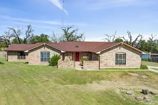 147 Wildflower Ln, Whitney, TX 76692 - Photo 2