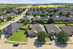 305 Delaware St, Burleson, TX 76028 - Photo 4