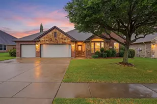 305 Delaware St, Burleson, TX 76028 - Photo 1