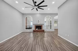 3514 Daisy Ln, Grand Prairie, TX 75052 - Photo 2