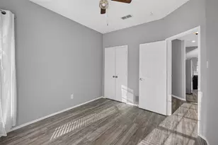 3514 Daisy Ln, Grand Prairie, TX 75052 - Photo 10