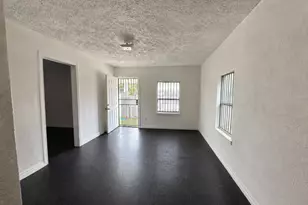 1309 S Riverside Dr, Fort Worth, TX 76104 - Photo 2