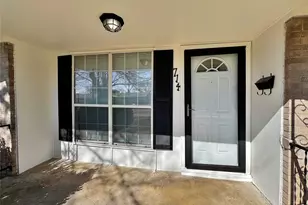714 Cranbrook Ln, Grand Prairie, TX 75052 - Photo 2