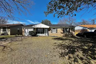 714 Cranbrook Ln, Grand Prairie, TX 75052 - Photo 1