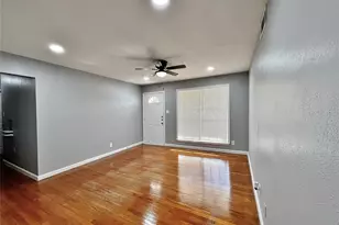 714 Cranbrook Ln, Grand Prairie, TX 75052 - Photo 4