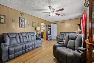 612 E Monterey St, Denison, TX 75021 - Photo 2