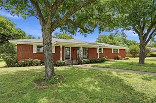 206 McAnear St, Cleburne, TX 76033 - Photo 2