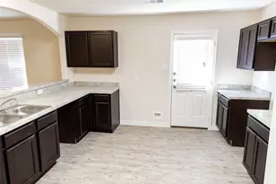 1607 Dove Cir, Ennis, TX 75119 - Photo 2