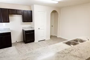 1607 Dove Cir, Ennis, TX 75119 - Photo 4