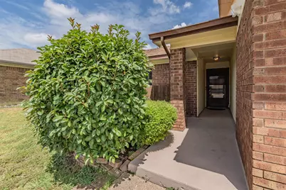 1524 Lincolnshire Way, Fort Worth, TX 76134 - Photo 4