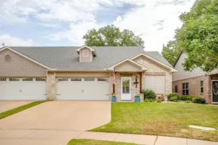 2224 Cobblestone Ct, Granbury, TX 76049 - Photo 2