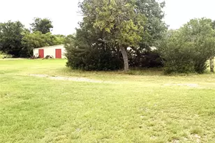 709 W St Charles St, Eastland, TX 76448 - Photo 4