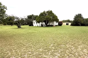 709 W St Charles St, Eastland, TX 76448 - Photo 32
