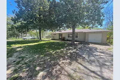 1100 Poe Street, Azle, TX 76020 - Photo 2