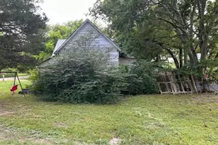 705 N Gardner St, Whitewright, TX 75491 - Photo 2