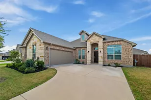 3451 Hidden Holw Dr, Grand Prairie, TX 76065 - Photo 2