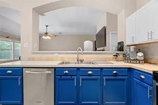 403 Creek Point Ln, Arlington, TX 76002 - Photo 10