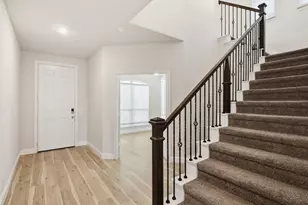 201 Sweetwater Dr, Commerce, TX 75428 - Photo 2