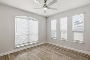 201 Sweetwater Dr, Commerce, TX 75428 - Photo 6