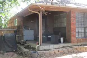 2309 Oak Park Dr, Denton, TX 76209 - Photo 2