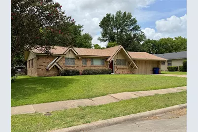 2411 Woodlawn Drive, Ennis, TX 75119 - Photo 2