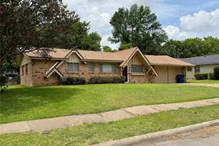 2411 Woodlawn Dr, Ennis, TX 75119 - Photo 2