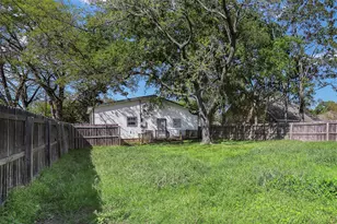 1130 W Day St, Denison, TX 75020 - Photo 16