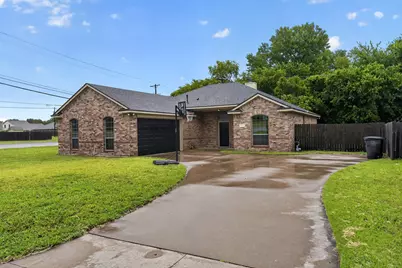 1301 Hyde Park Boulevard, Cleburne, TX 76033 - Photo 2