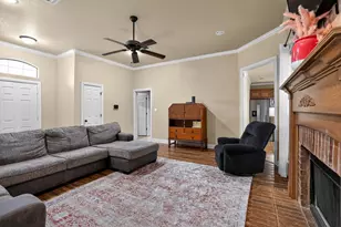 1301 Hyde Park Blvd, Cleburne, TX 76033 - Photo 6