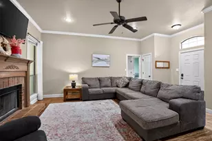 1301 Hyde Park Blvd, Cleburne, TX 76033 - Photo 4