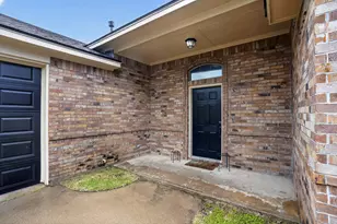1301 Hyde Park Blvd, Cleburne, TX 76033 - Photo 2